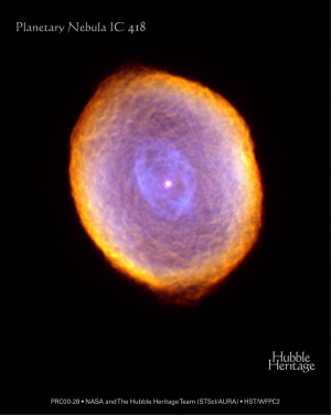 IC418，別名「螺旋圖星雲」，來自哈勃太空望遠鏡的創用CC圖像
圖片來源：NASA（改編自原始哈勃太空望遠鏡圖像））